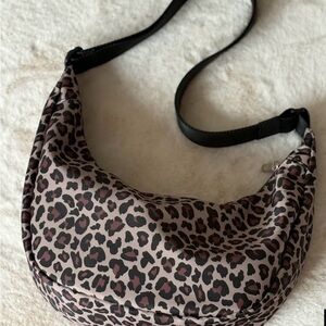Chic Leopard Print Shoulder Bag